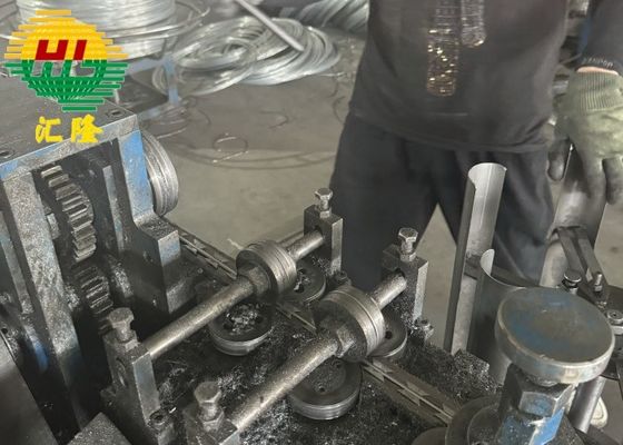 Z galwanizowanej stali lub stali nierdzewnej Concertina Drut kolczasty dla bezpieczeństwa wojskowego na Ukrainie